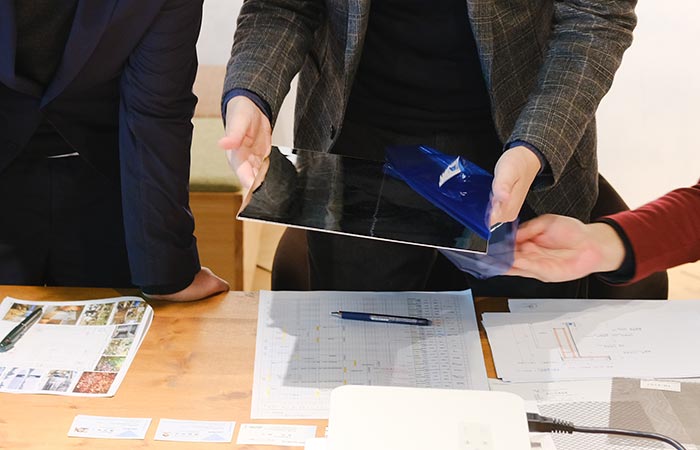 Original metallic interior finishing material